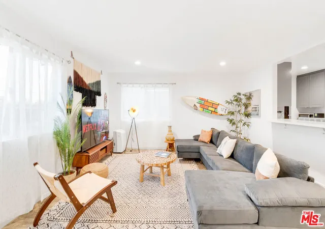5th image of 3115 Strongs Dr, Venice, CA 90292 | MLS# 26667257