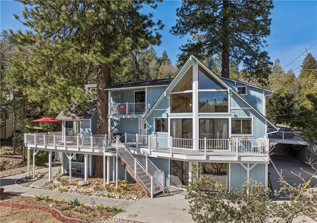 Photo 2 of Mansion for sale at 113 Brentwood, Lake Arrowhead, CA 92352 | MLS# IG26059580 | Listing updated on 2026-09-04