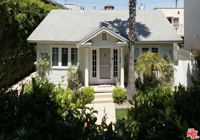Homes for sale in Santa Monica, CA | 1047 9th St, Santa Monica, CA 90403 | MLS# 26666437