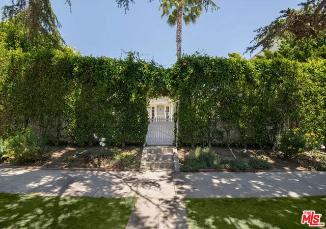 Homes for sale in Santa Monica, CA | 1047 9Th St, Santa Monica, CA 90403 | MLS# 26666437