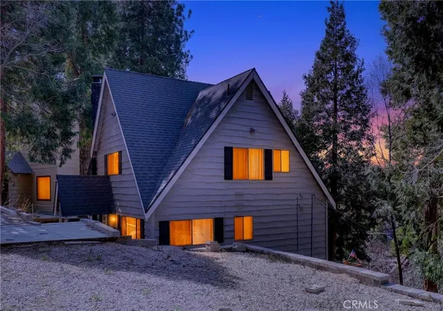 Photo 2 of Single family home for sale at 104 Highway 173, Lake Arrowhead, CA 92352 | MLS# IG26059998 | Listing updated on 2026-09-30