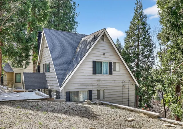 Photo 3 of Single family home for sale at 104 Highway 173, Lake Arrowhead, CA 92352 | MLS# IG26059998 | Listing updated on 2026-09-30