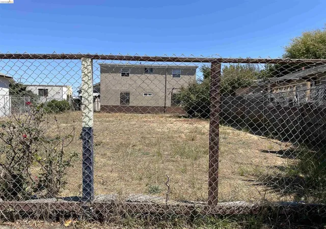 15th image of 381 S 34th St, Richmond, CA 94804 | MLS# 41127971