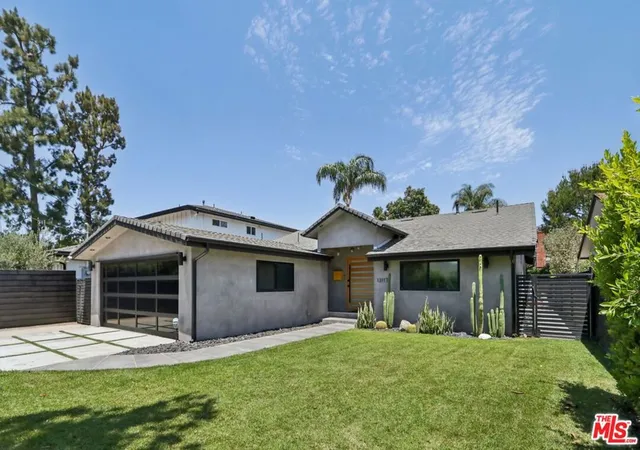 2nd image of 13117 Magnolia Blvd, Sherman Oaks, CA 91423 | MLS# 26667461