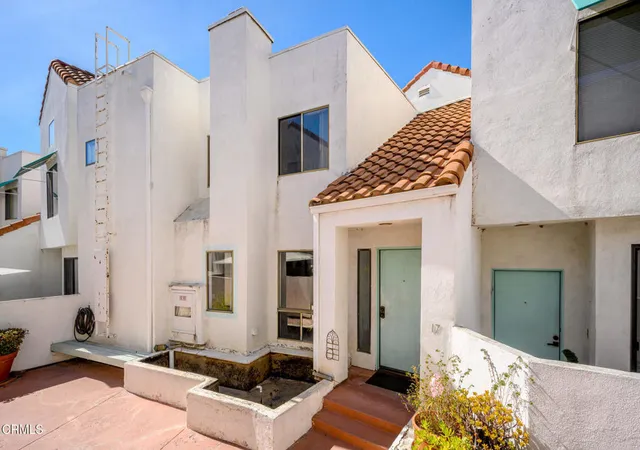 3rd image of 1340 Glenwood Rd #17, Glendale, CA 91201 | MLS# P1-26355
