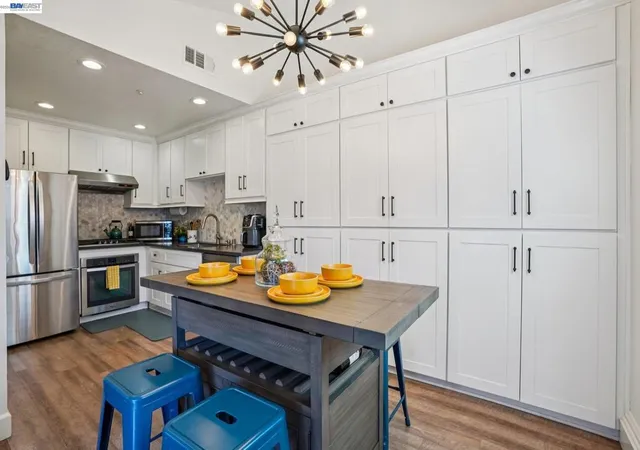 Homes for sale in Pasadena, CA | 1255 N Los Robles Ave #9, Pasadena, CA 91104 | MLS# 41127996