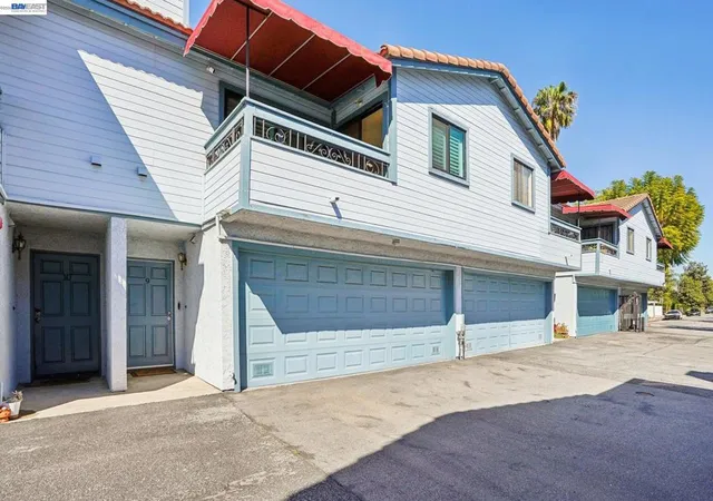 Homes for sale in Pasadena, CA | 1255 N Los Robles Ave #9, Pasadena, CA 91104 | MLS# 41127996