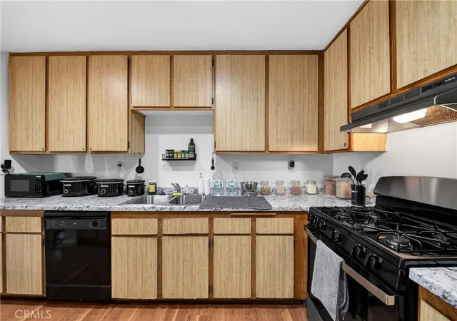 Listing Photo 4 - Condo for sale in building located at 1218 S Cypress Ave, Ontario, CA 91762 - Unit #B