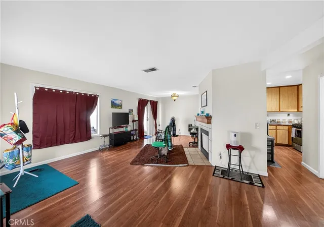 Listing Photo 5 - Condo for sale in building located at 1218 S Cypress Ave, Ontario, CA 91762 - Unit #B