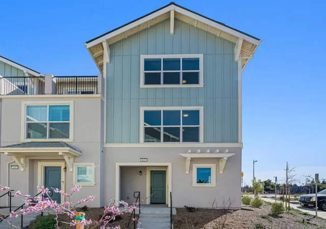 Townhouse for sale at 102 Skyline Vista Way, Watsonville, CA 95076 | MLS# ML82039714