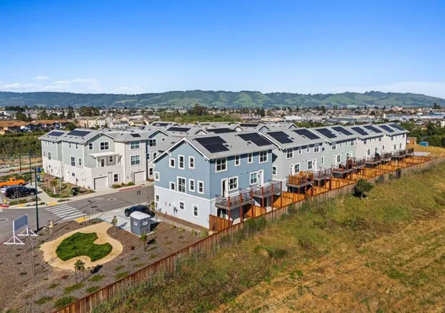 Photo 2 of Townhouse for sale at 102 Skyline Vista Way, Watsonville, CA 95076 | MLS# ML82039714 | Listing updated on 2026-10-12