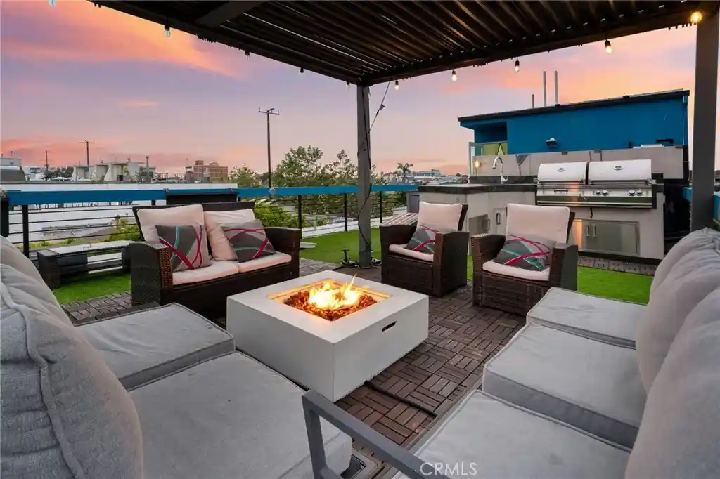 Single family home for sale at 302 S Venice, Venice, CA 90291 | MLS# PW26061306