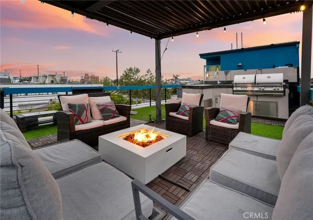 Photo 1 of Single family home for sale at 302 S Venice, Venice, CA 90291 | MLS# PW26061306 | Listing updated on 2026-09-30