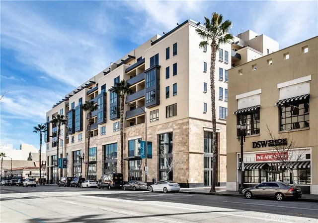 Photo 2 of Condo for sale at 39 S Los Robles Ave #3006, Pasadena, CA 91101 | MLS# TR26061840 | Listing updated on 2026-09-30