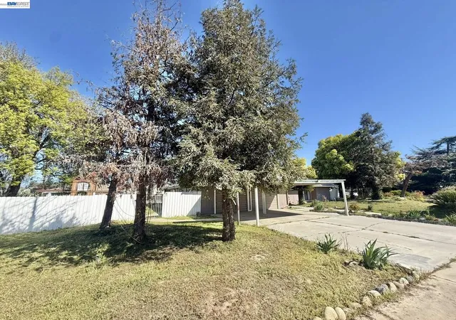 Homes for sale in Fresno, CA | 6928 E Lane Ave, Fresno, CA 93727 | MLS# 41128168