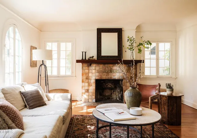 3rd image of 1266 N Flores St, West Hollywood, CA 90069 | MLS# P1-26376