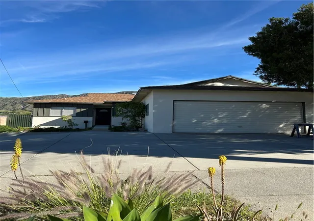 2nd image of 7941 Wentworth Ave, Sunland, CA 91040 | MLS# SR26062481
