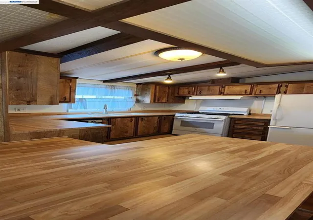 Photo 2 of Manufactured home for sale at 1537 Balein Ct, Hayward, CA 94544 | MLS# 41128198 | Listing updated on 2026-09-19