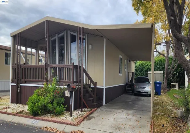 Photo 3 of Manufactured home for sale at 1537 Balein Ct, Hayward, CA 94544 | MLS# 41128198 | Listing updated on 2026-09-19