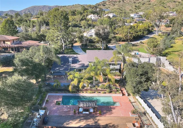 Homes for sale in Agoura Hills, CA | 29846 Triunfo Dr, Agoura Hills, CA 91301 | MLS# AR26059117
