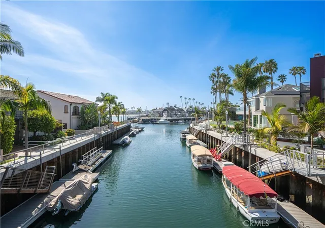 Photo 4 of Single family home for sale at 221 Rivo Alto Cnl, Long Beach, CA 90803 | MLS# PW26062457 | Listing updated on 2026-06-21