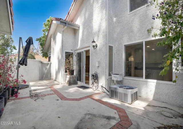 5th image of 974 Quarterhorse Ln, Oak Park, CA 91377 | MLS# 226001345