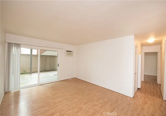 Listing Photo 4 - Condo for sale in building located at 1001 W Stevens Ave, Santa Ana, CA 92707 - Unit #157