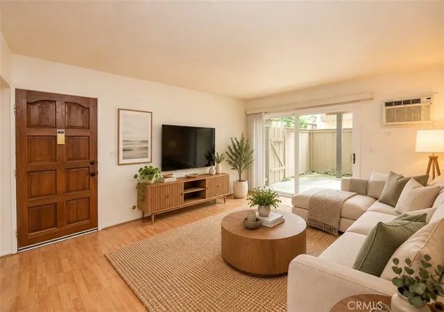 Listing Photo 5 - Condo for sale in building located at 1001 W Stevens Ave, Santa Ana, CA 92707 - Unit #157