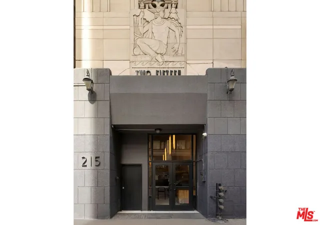 2nd image of 215 W 7th St #1302, Los Angeles, CA 90014 | MLS# 26665605