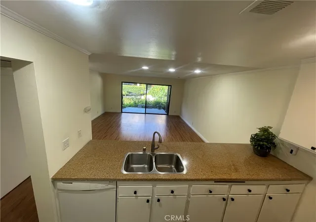 2nd image of 124 Tangelo, Irvine, CA 92618