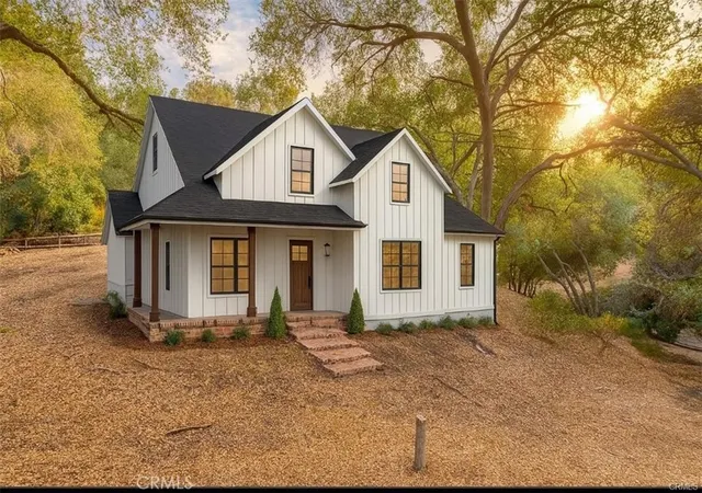 Photo 1 of Land for sale at 0 Elzevir Rd & Morro Dr, Woodland Hills, CA 91364 | MLS# SR26062606 | Listing updated on 2026-09-30
