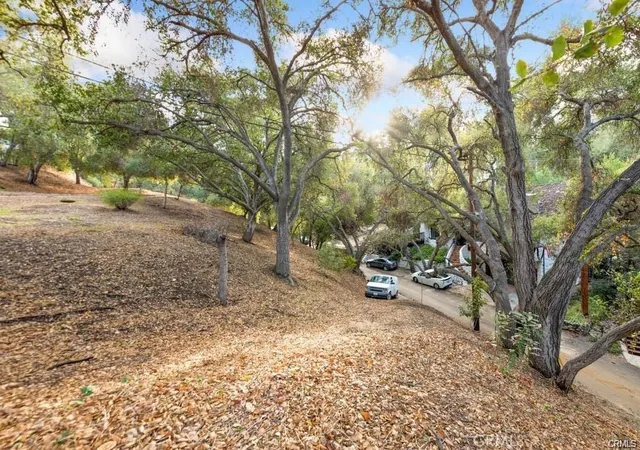 Photo 2 of Land for sale at 0 Elzevir Rd & Morro Dr, Woodland Hills, CA 91364 | MLS# SR26062606 | Listing updated on 2026-09-30