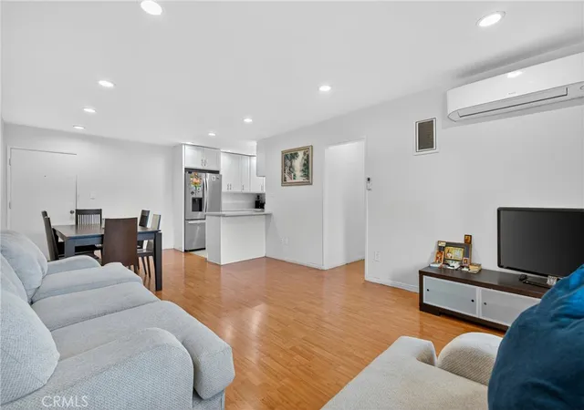 2nd image of 7826 Laurel Canyon Blvd #17, North Hollywood, CA 91605 | MLS# SR26063223