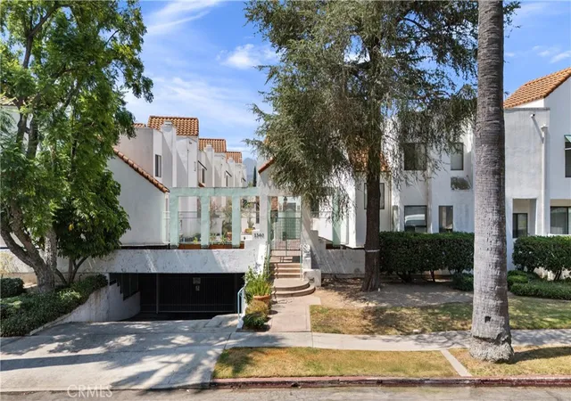 2nd image of 1340 Glenwood Rd, Glendale, CA 91201