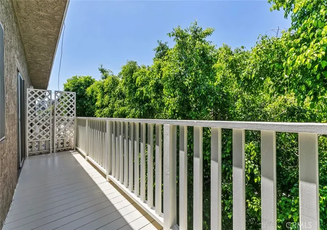 Listing Photo 4 - Condo for sale in building located at 4859 Coldwater Cyn, Sherman Oaks, CA 91423 - Unit #12