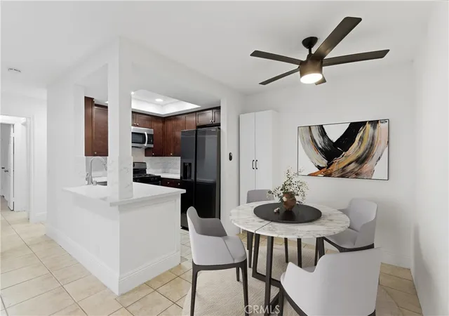 3rd image of 600 W 3Rd St #A210, Santa Ana, CA 92701 | MLS# RS26027195