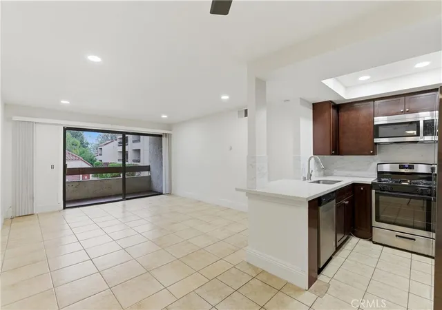 5th image of 600 W 3Rd St #A210, Santa Ana, CA 92701 | MLS# RS26027195