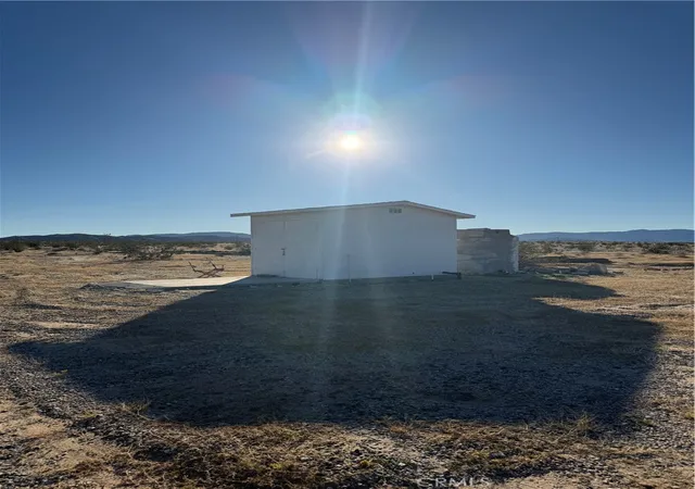 5th image of 86725 Misty Trl, Twentynine Palms, CA 92277 | MLS# JT26063900
