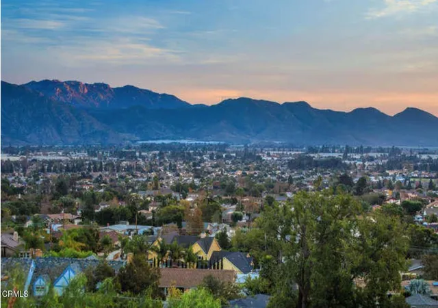 Photo 3 of Single family home for sale at 559 N Loop Dr, Camarillo, CA 93010 | MLS# V1-35369 | Listing updated on 2026-10-08