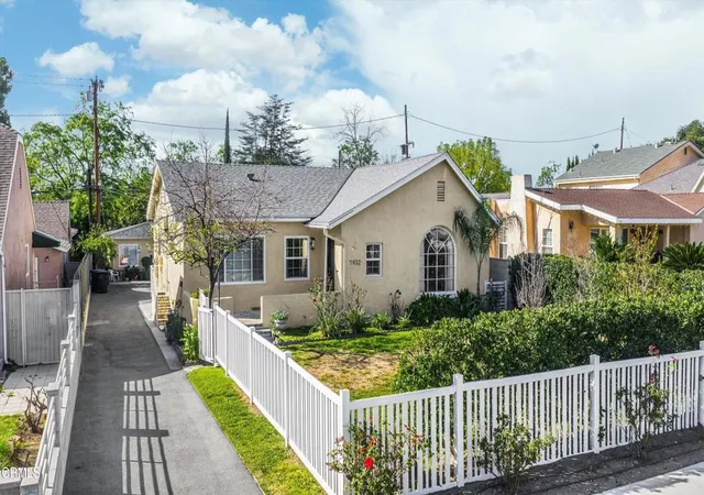 Homes for sale in Pasadena, CA | 1932 E Washington Blvd, Pasadena, CA 91104 | MLS# P1-26409