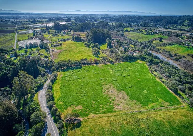 1st image of 571 Calabasas Rd, Watsonville, CA 95076 | MLS# ML82040072