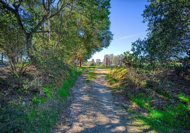 6th image of 571 Calabasas Rd, Watsonville, CA 95076 | MLS# ML82040072
