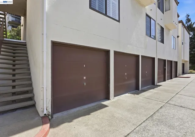 2nd image of 21109 Gary Dr #220, Hayward, CA 94546 | MLS# 41128376