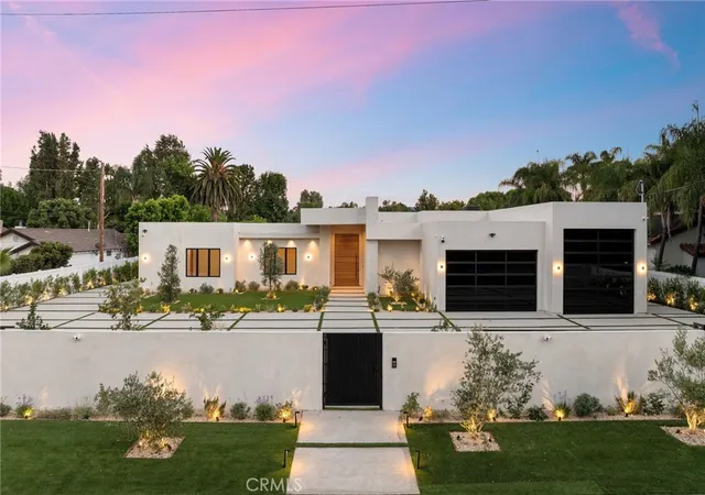 2nd image of 22924 Erwin St, Woodland Hills, CA 91367 | MLS# SR26064011