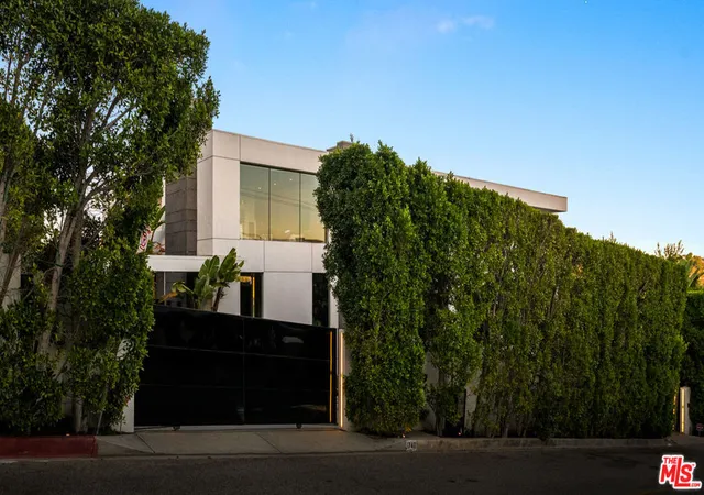 Photo 3 of Mansion for sale at 1740 Bel Air Rd, Los Angeles, CA 90077 | MLS# 26668251 | Listing updated on 2026-09-30