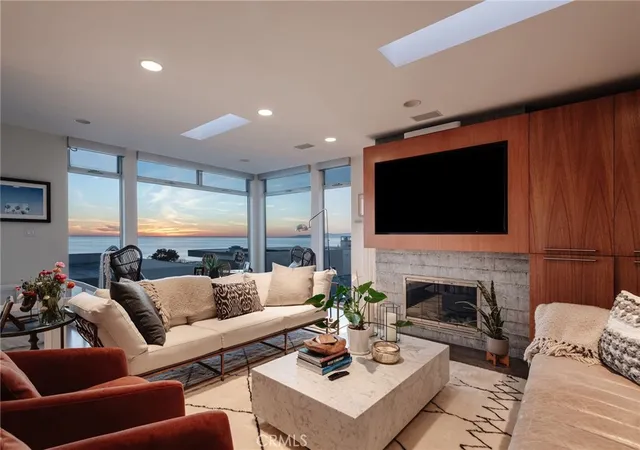 Homes for sale in Manhattan Beach, CA | 121 16Th St, Manhattan Beach, CA 90266 | MLS# SB26063616