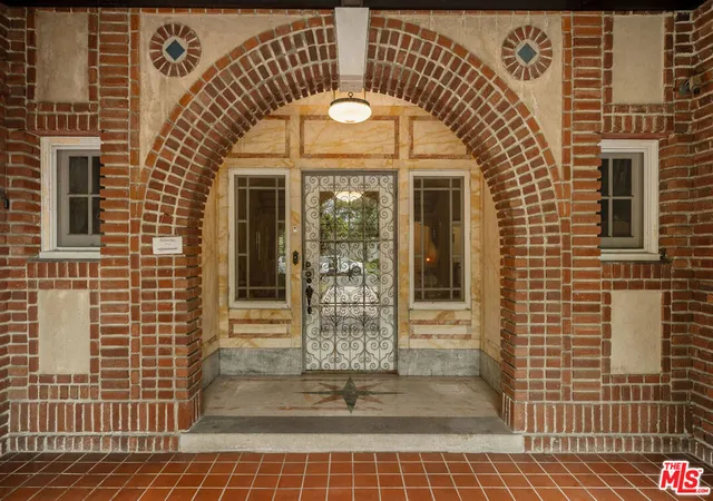 Photo 4 of Sale Pending at 1130 Westchester Pl, Los Angeles, CA 90019 | MLS# 26669175 | Listing updated on 2026-09-30