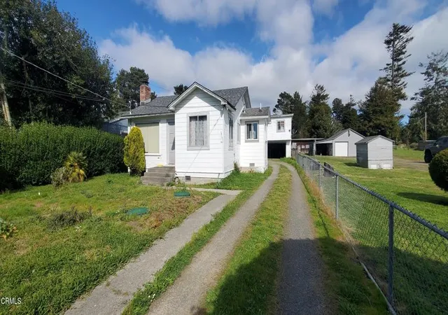 Photo 2 of Single family home for sale at 19121 Olsen Ln, Fort Bragg, CA 95437 | MLS# C1-11305 | Listing updated on 2026-09-19