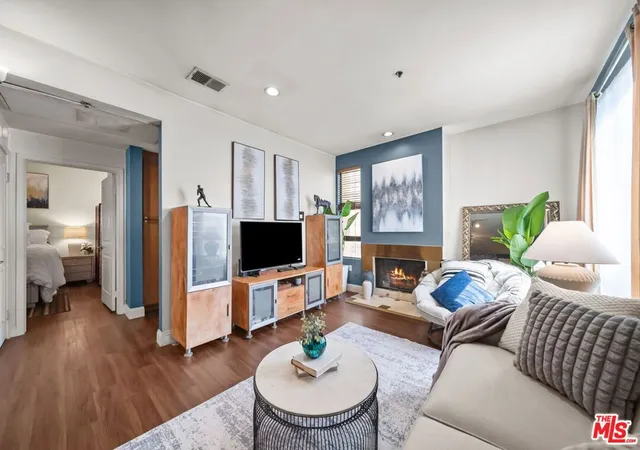 3rd image of 6938 Laurel Canyon Blvd #310, North Hollywood, CA 91605 | MLS# 26667531