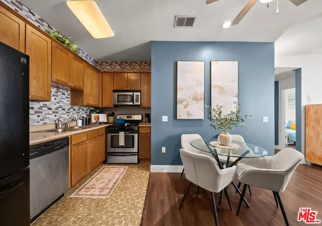 5th image of 6938 Laurel Canyon Blvd #310, North Hollywood, CA 91605 | MLS# 26667531